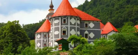 The Eastern Frontier - Wine & History Private Tour